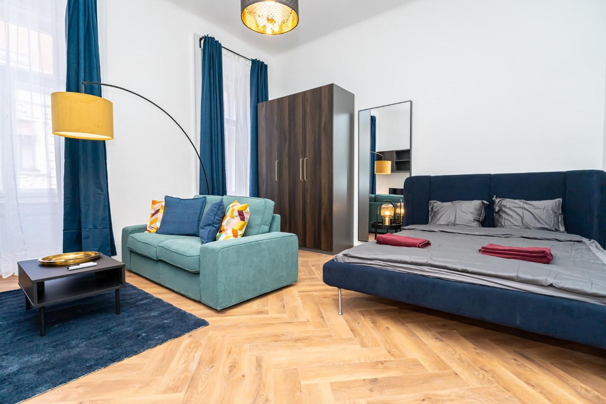 Gozsdu Court La Fontaine Apartment