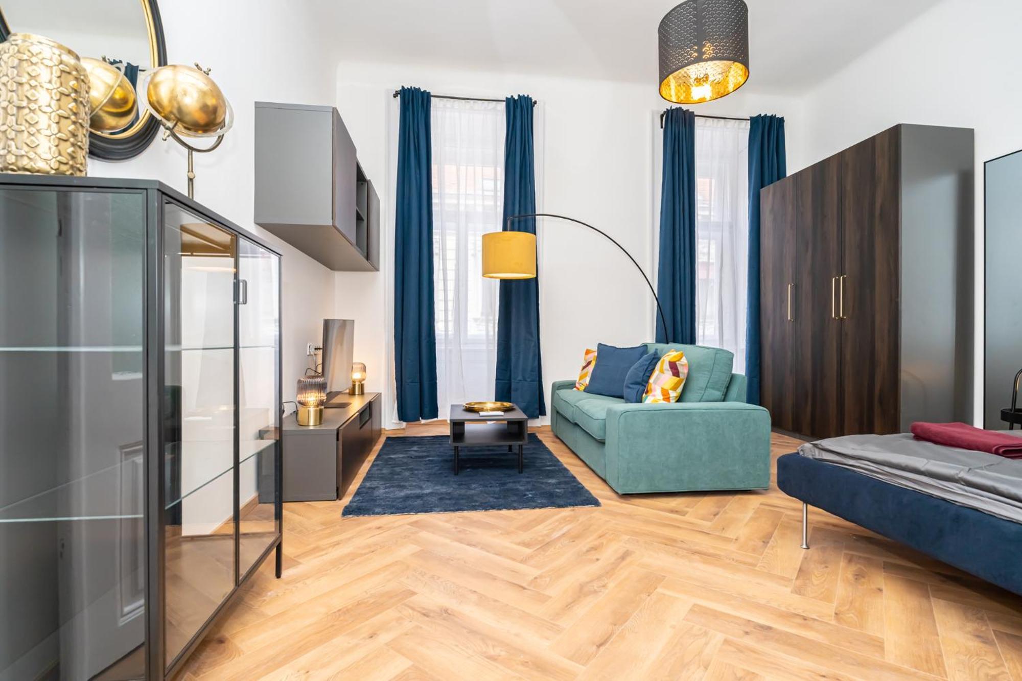 Apartment Gozsdu Court La Fontaine *